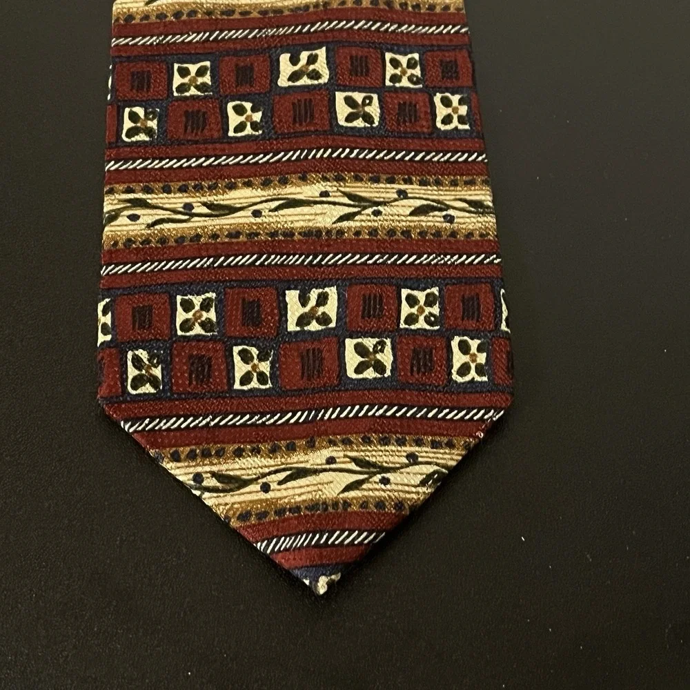 AKA Eddie Bauer Mens Vintage 100% Silk Tie Made In USA Geometric Retro Design